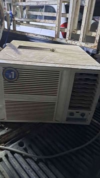 مكيف جديد مشتغل ٦ اشهر فقط السعر ٣٥٠ نوع ميديا  بعد بالتراب جديد جديد ...