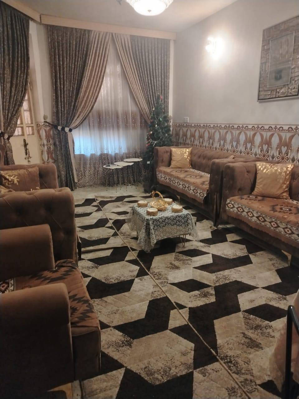 بيت للبيع ١٠٠ متر زراعي البلديات منطقة المضيف اول شارع بيت طابق واحد السعر ١٠٠ للاستفسار اتصال 
***********
