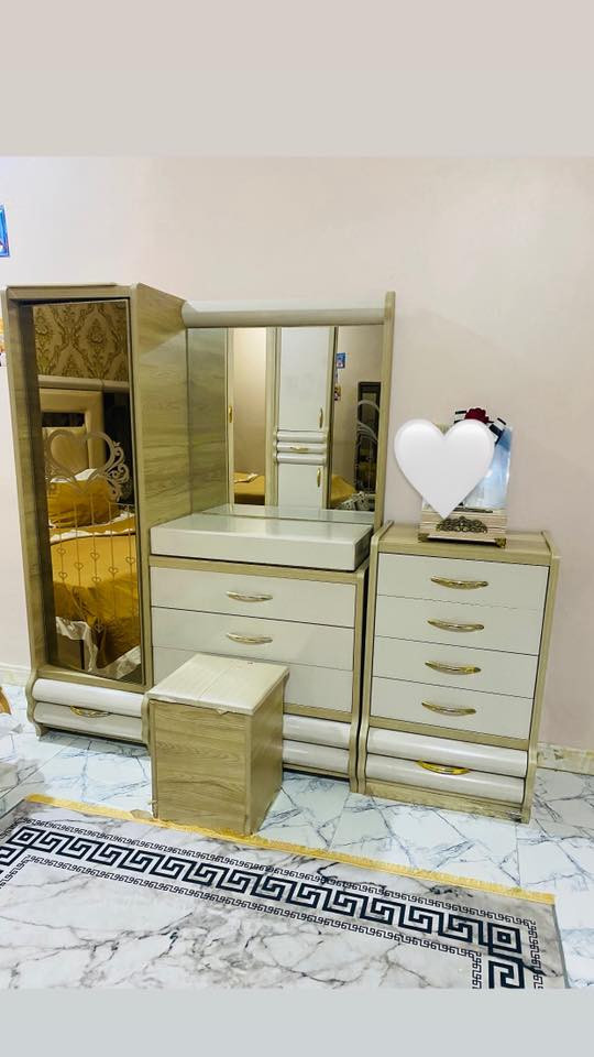 غرفه تركيه للبيع جديده استعمال قليل نضيفه جدا للتواصل ***********
