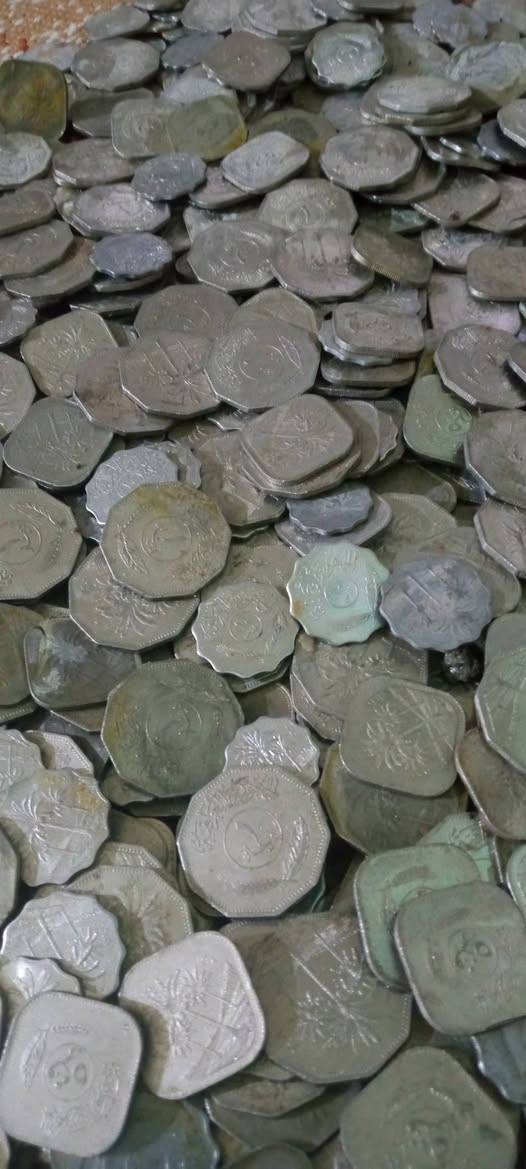 سلام عليكم عدي هذا لقديمه للبيع
اطي سعرك والعافيه عليك 
خابرني أو تراسلني وتددلل 
***********
