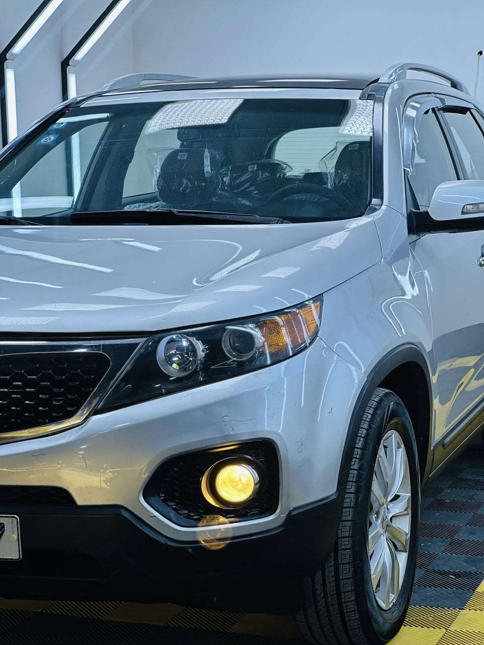 سلام وعليكم كيه سورنتو كويتيه 2013فووول مواصفات ١/١بنرامه بصمه ابواب بصمه مري شفط 6سلندر 7راكب كشنات جلد ابلادي قرميدي ضررها باب صبغ الصدر والباقي مكفوله كفاله عامه السعر 65وبيها مجال رقم الهاتف ***********المكان ديالى بعقوبه
