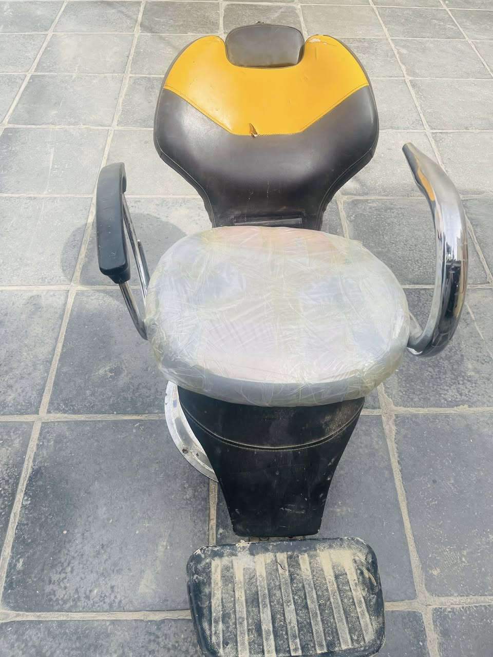 السلام عليكم كرسي حلاقه للبيع نظيف كلش جك وتكيه شغالات مكاني الشطره ***********
