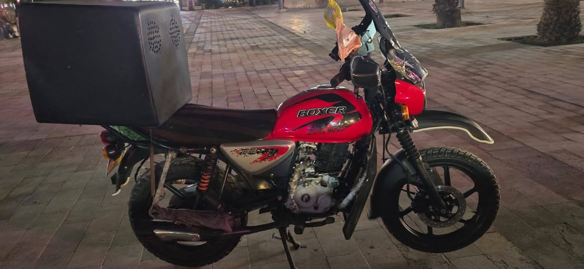 سلام عليكم بوكسر البيع موديل ٢٣ نازله بل ٢٥ مرقم بغداد الوحات نكليزي تحويل ثاني يوم مكاني كراده نضافه شوفت عينكم رقم صاحب الدراجه ***********
