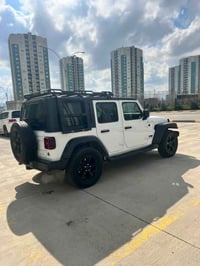 جيب رانكلر سبورت  موديل 2023  مكفول كلين  4سلندر تيربو مكنه مفتوحه بس ...