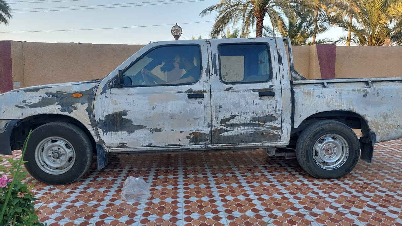 السلام عليكم
بيكب نيسان ٢٠٠٩ دبل قمارة 
داخل ماروني 
سيارة مزاد وزارة الداخلية
بيها محضر استلام 

السيارة محتاجة صبغ وشوية تفاصيل 
كير ومحرك مكفولات 
تبريد شغال 
كهربائيات شغالة
تخم تاير 
مكانها ديالى الغالبية 

***********
