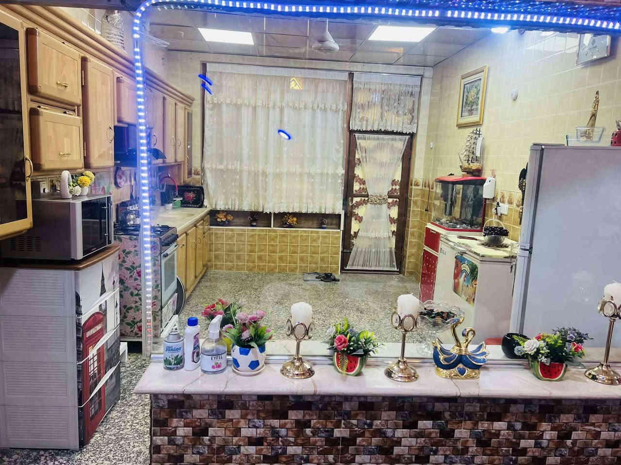 السلام عليكم   بيت للبيع المساحه 200م الواجهه 10النزال 20 بيت حديث درجه اولى موقع تجاري كريطعه مقابل الاسره طابو صرف للاستفسار اكثر الاتصال على الرقم التالي ***********
