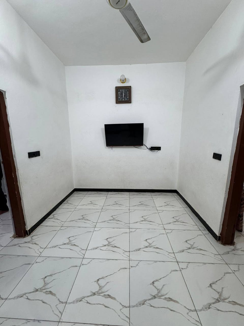 مشتمل المساحة ١١٢ متر حي العصري بستان فاظل الكصاب بناء درجة أولى بسعر جيد جدا للاستفسار الاتصال على الرقم *********** او مراجعة مكتب الديار شارع العلوة
