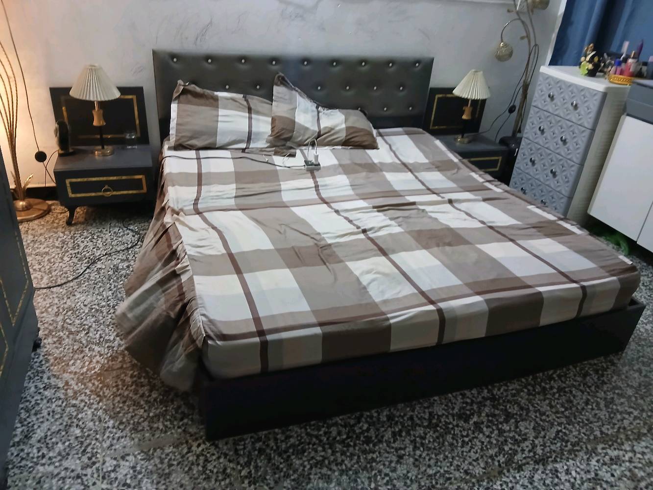 غرفه نوم للبيع بحاله جيدة جدا السعر ٣٥٠ الف مع دواشك ٢ نفرين سعر الدوشك ٧٥الف