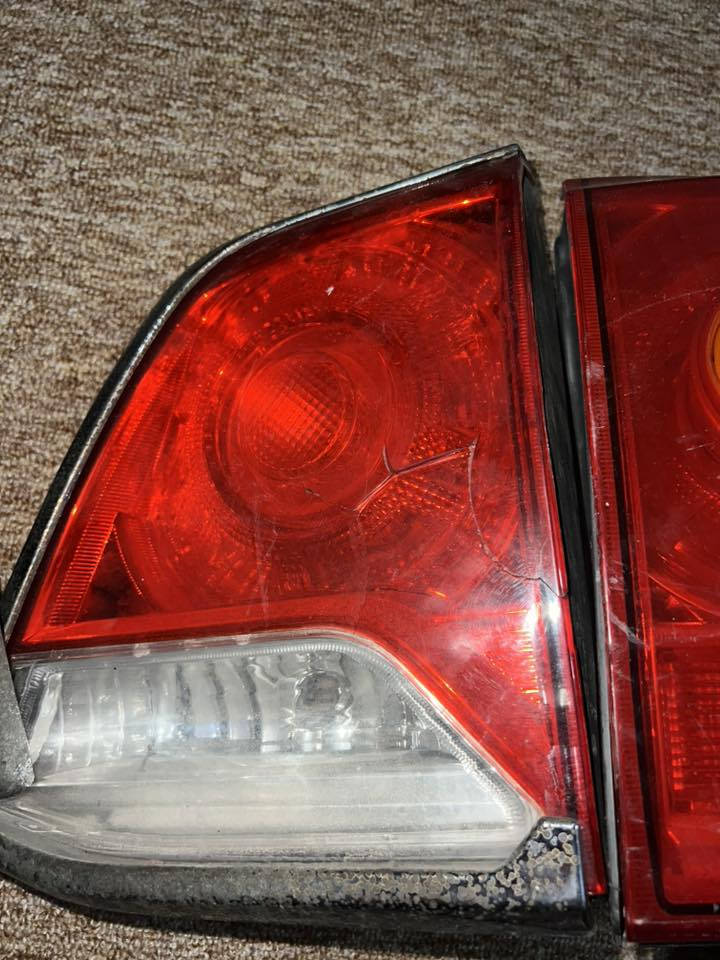 سلام عليكم بگ لايت لاند كروز من 2012لل2015 نضيفات واحد بي فطر خفيف قيم واخذ مكاني بصره مطيحة رقم ***********
