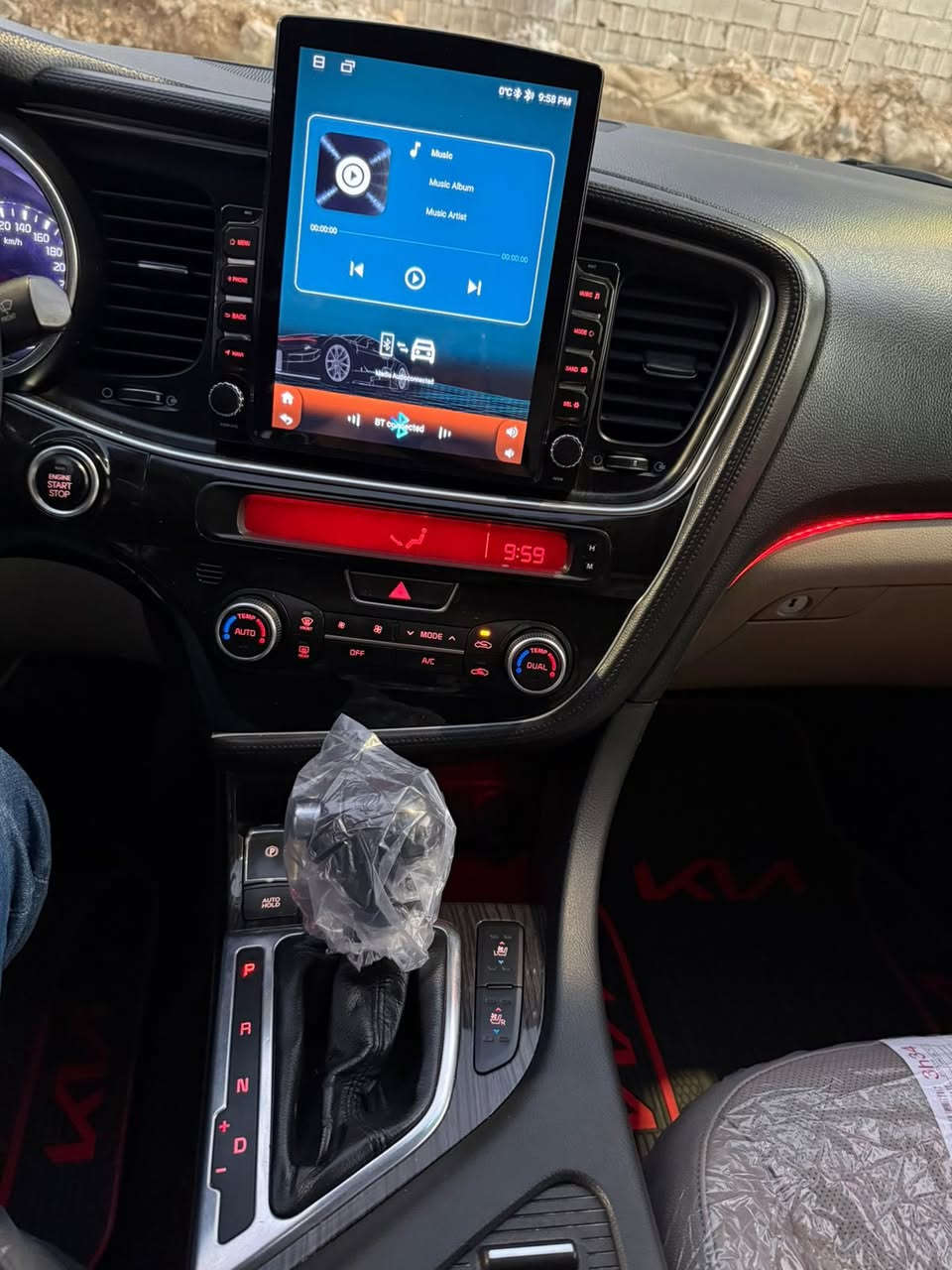 السلام عليكم
كيا اوبتيما ٢٠١٤ خليجي vip 
محرك ٢٤٠٠ دوش المرغوب 
سنوية جديدة بسمي  و  هزة كلة جديد 
معروفا موصفاتهة للجناية بالاضافة الى شاشة كبيرة وزنون 
# بدون اي نقص كفالة عامة السيارة ربع جاملوغ كلير فقط بيهة والسونار مرفق بصور
المكان ديالى
السعر ١٤٨ 
*********** فراس
