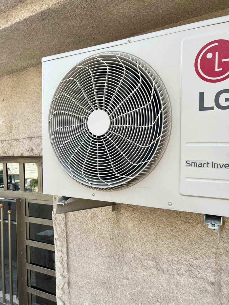 السلام عليكم سبلت ٢طن الجي انفيرتر كنتوري السعر ٧٥٠ بغداد حي العامل رقم تلفون ***********
