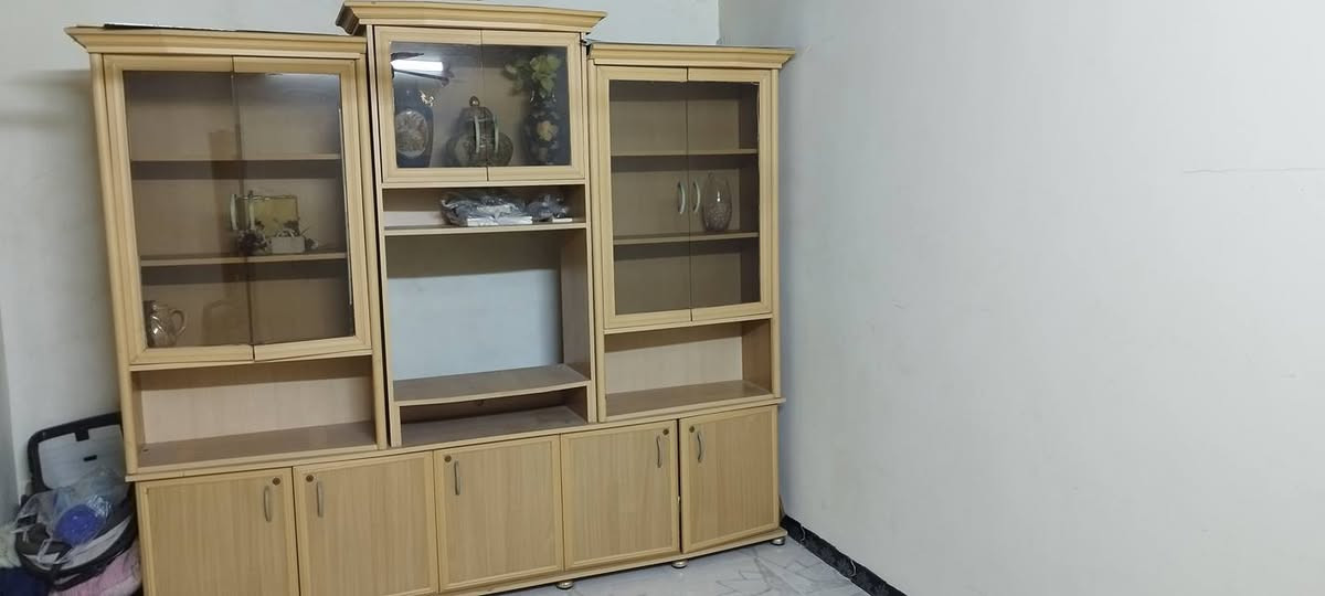 معرض تلفزيون وتحفيات وكتب 
الخشب تركي اصلي صناعة عراقية 
الحجم 2.5*2
 الهاتف ***********
اربيل ماموستايان أربيل, العراق
