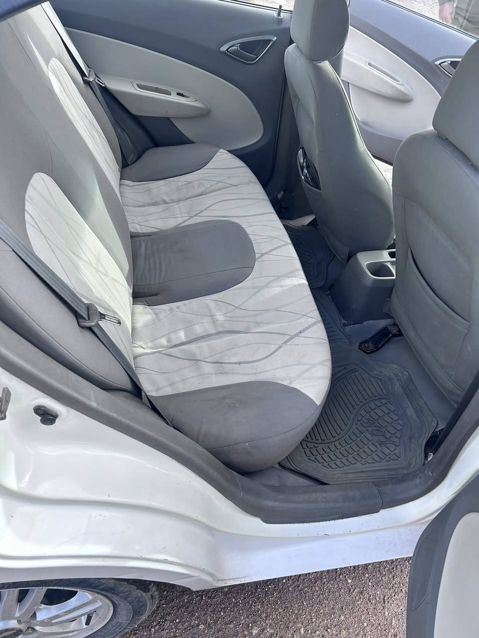 السلام عليكم
شوفر ليت /سونك للبيع موديل 12
كير عادي محرك 1600 
تبريد تدفئه شغالات كهربائياتهه شغاله 
بيهه ضربه بلجاملغ اليسره الخلفي فقط 
العنوان بغداد/الراشديه 
السعر/55$ وبيهه مجال
هـ/‭0782 858 5518‬
