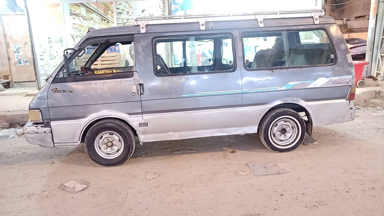 رخصد الدمن بسته للبيع مديل 94 بيها وكاله وراعيها موجود تريد مداور تريد وكاله السياره نضيفه لا خياس ولا ضربه مكينه وكير واكسن جداد حداديه نضيفه شواصي نضاف مكان حله السعر 33 وبيها مجال حك لجيه ***********
