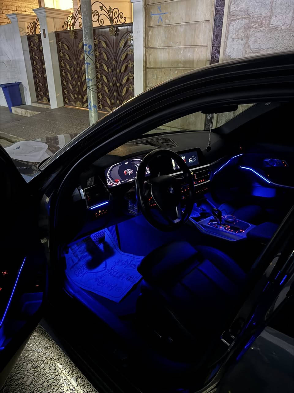 للبيع: BMW 330i 2022 لون نفطي — مرقمه دهوك

📍 الموديل: بي ام دبليو 330i – 2022
🚘 اللون: نفطي / زيتـي (Metallic)
📅 الممشى: ~65,000 
🔧 سيرفـس كامل،  زيرو مسج، نظيفة جداً 
السياره بس تركبها و تروح مبيها نقطه مصرف نضيفه من كل نواحي 
بيها جاملغ تبديل شركه و صندوق صبغ بدون دواخل 
نظام شاشة-تاتش، Apple CarPlay / Android Auto، كاميرا خلفية، حساسات، نظام ثبات DSC، وسائد هوائيه

• Front Collision Warning
تحذير من الاصطدام الأمامي + فرملة تلقائية إذا قربت تصدم

• Lane Departure Warning
ينبهك إذا طلعت عن المسار بدون غماز

• Blind Spot Monitoring
تحذير بالنقطة العمياء بالمرايات

• Forward Collision Mitigation
يخفف قوة الحادث أو يوقف السيارة تلقائياً

• Pedestrian Warning
يكشف المشاة وينبهك

• Rear Cross Traffic Alert
ينبهك إذا أكو سيارة جاية من الجانبين وأنت تطلع للوره

• Parking Sensors + كاميرا خلفية
مساعدة بالركن

💰 السعر المطلوب: (268)و بيها مجال بسيط 
📞 للتواصل: (***********)
📍 الموقع: (دهوك)
