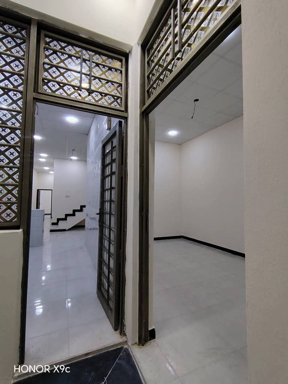 دار للبيع المساحه 130م🏡
العنوان الجزيره شارع زين العابدين الموقع مميز 🌷
يحتوى علـّۓ 
غرفتين منام نضام سويت
أسقبال. صاله. مطبخ.صحيات داخلي خارجي.مناور

#نوع_صبغ البيت ڱڵـه  جوتن ديكور ايطارات
#نوع_البيبان وشباك حديد او اخشاب ڱڵـه  تفصال
الخدمات كامله ماء كهرباء اناره شارع 10متر 🛣

نوع طابو صرف زراعي بأسم عراقي حصراً🫆📜

للأسفسار:📲
***********📞
***********📞
