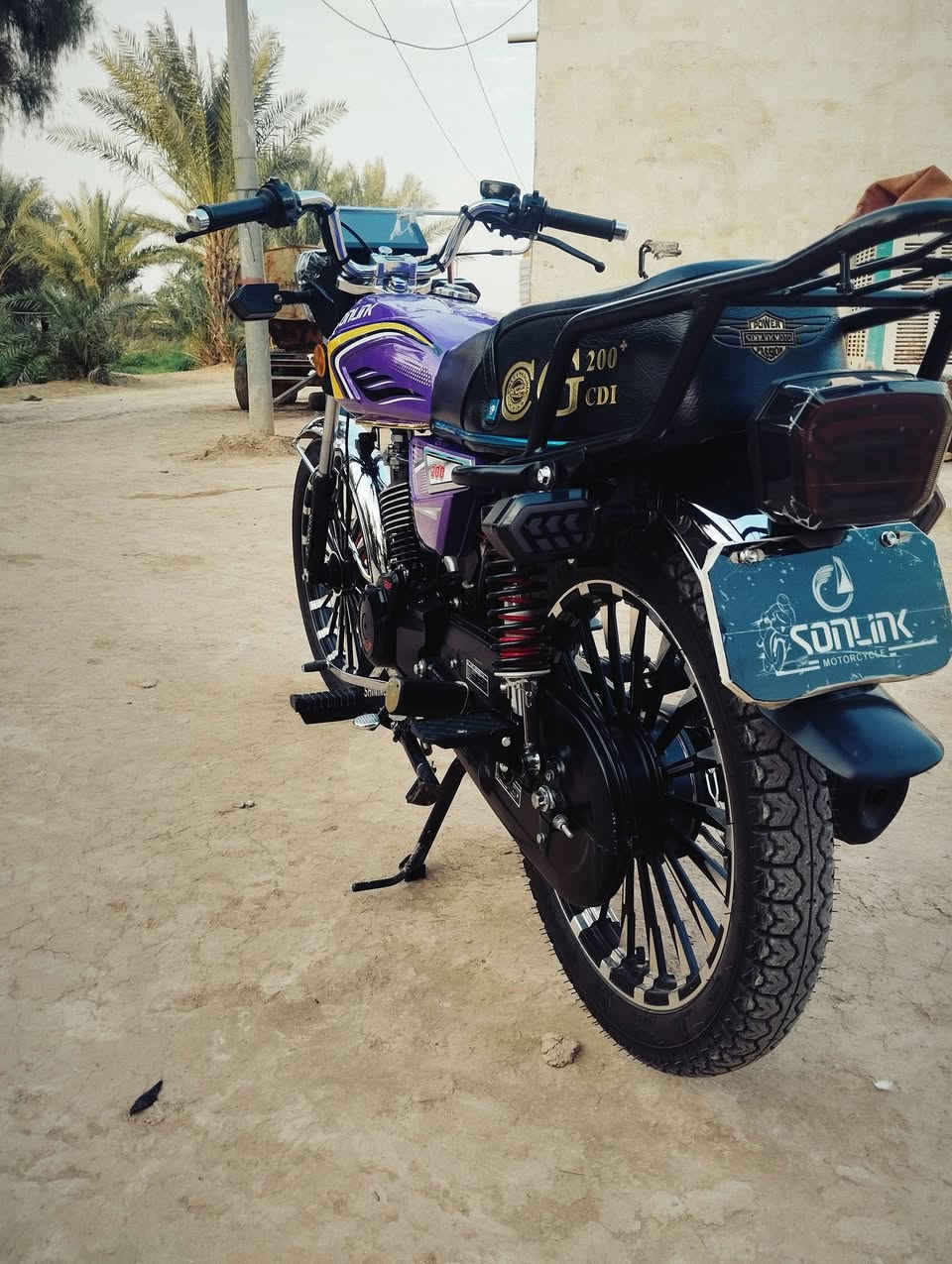 سلام عليكم دراجه سيفان ضاقطه وزنجيل للبيع كفاله عامه بوضع الشركه دراجه جديده اخت الزيرو مكان الدراجه واسط العزيزيه السعر اتصل ***********
