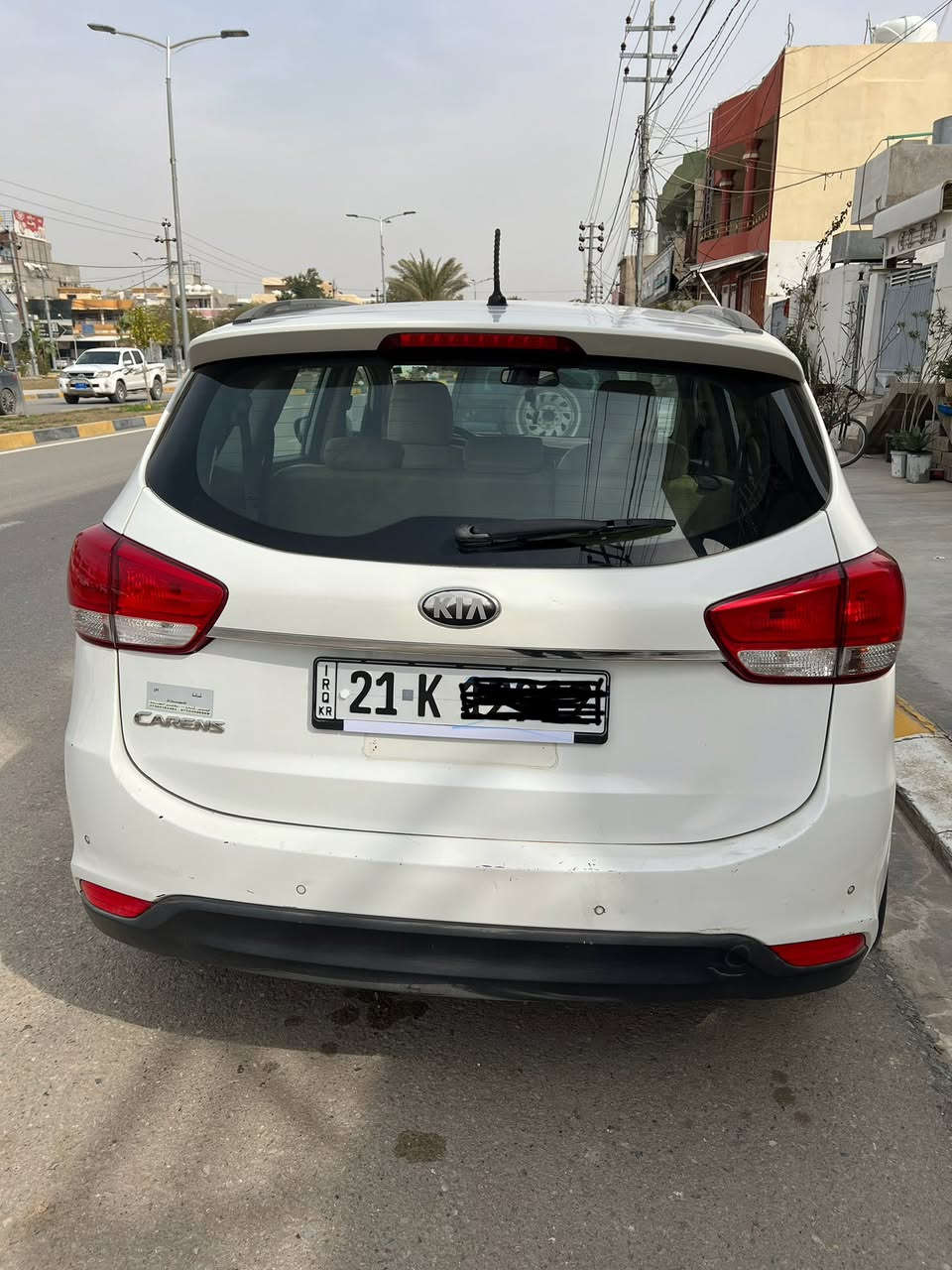 سلام و عليكم…
من رخصة الادمن…
كيا كارينز ٢٠١٤تسجيل اول مره من شركة
سبعة راكب
حجم المكينة ٢٠٠٠
ماشية ١٧٠الف كيلومتر 
مابيه صبغ مكفولة من الضربة
بس بيهه كارت و تكحيل 
سنوية و رقم جديد لحد ٢٠٣١
سعر ١٦٥وبي مجال 
بشرط تحويل و غرامة
مكان السيارة كلار 
رقم موبايل ***********
