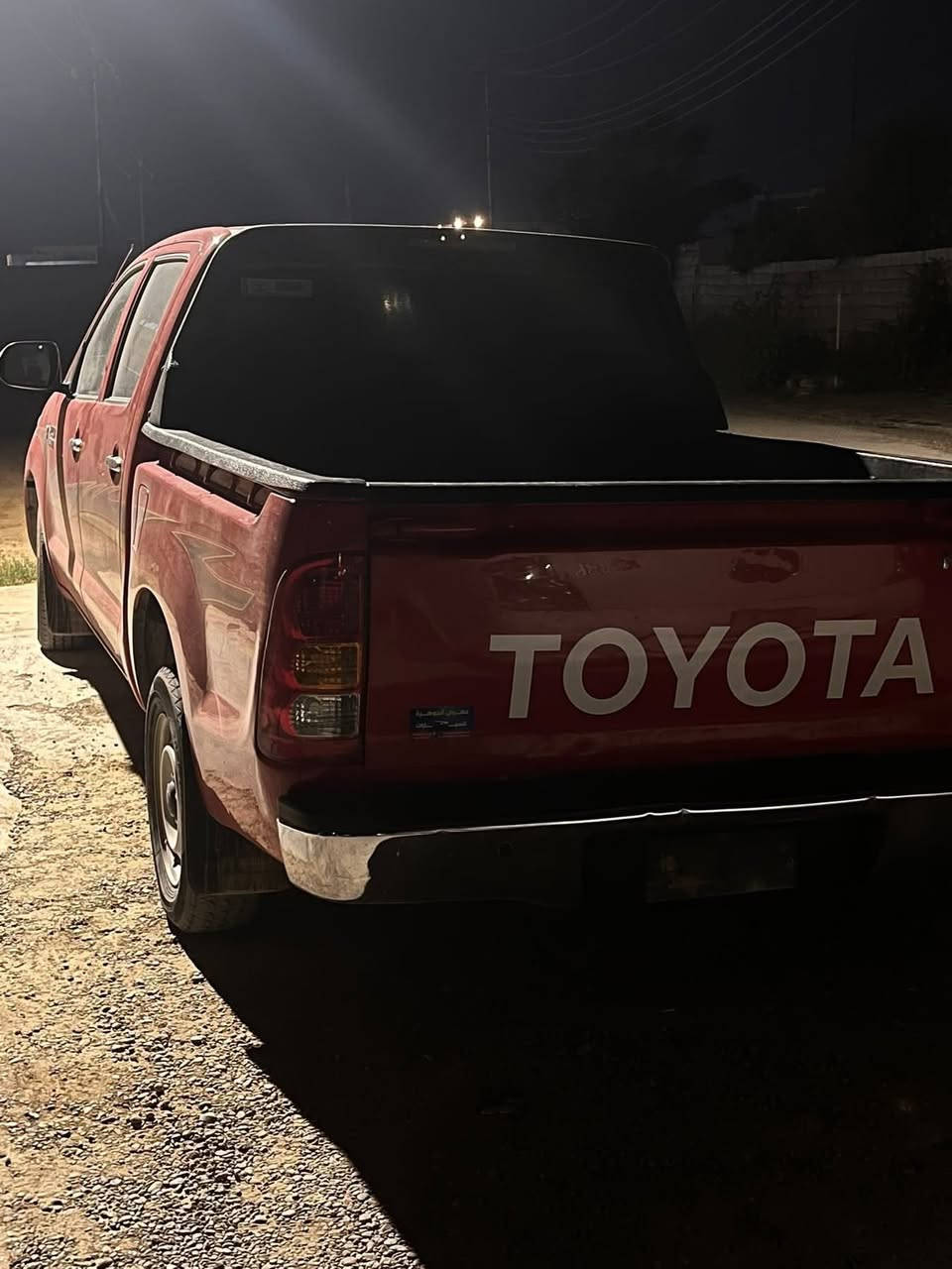 السلام عليكم
تويوتا هايلوكس 

كويتي 

2011

بيها تبديل بابين فقط 

صفحه اليمنه 

بدون ضررر أو دواخل 

السياره مناقصها شي نضيفه 

رقم بغداد 
كير اوتماتيك 

السياره بأسمي تحويل ثاني يوم 

***********
