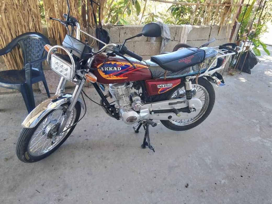 السلام عليكم دراجه بيع السعر 100رقم موبايل ***********
