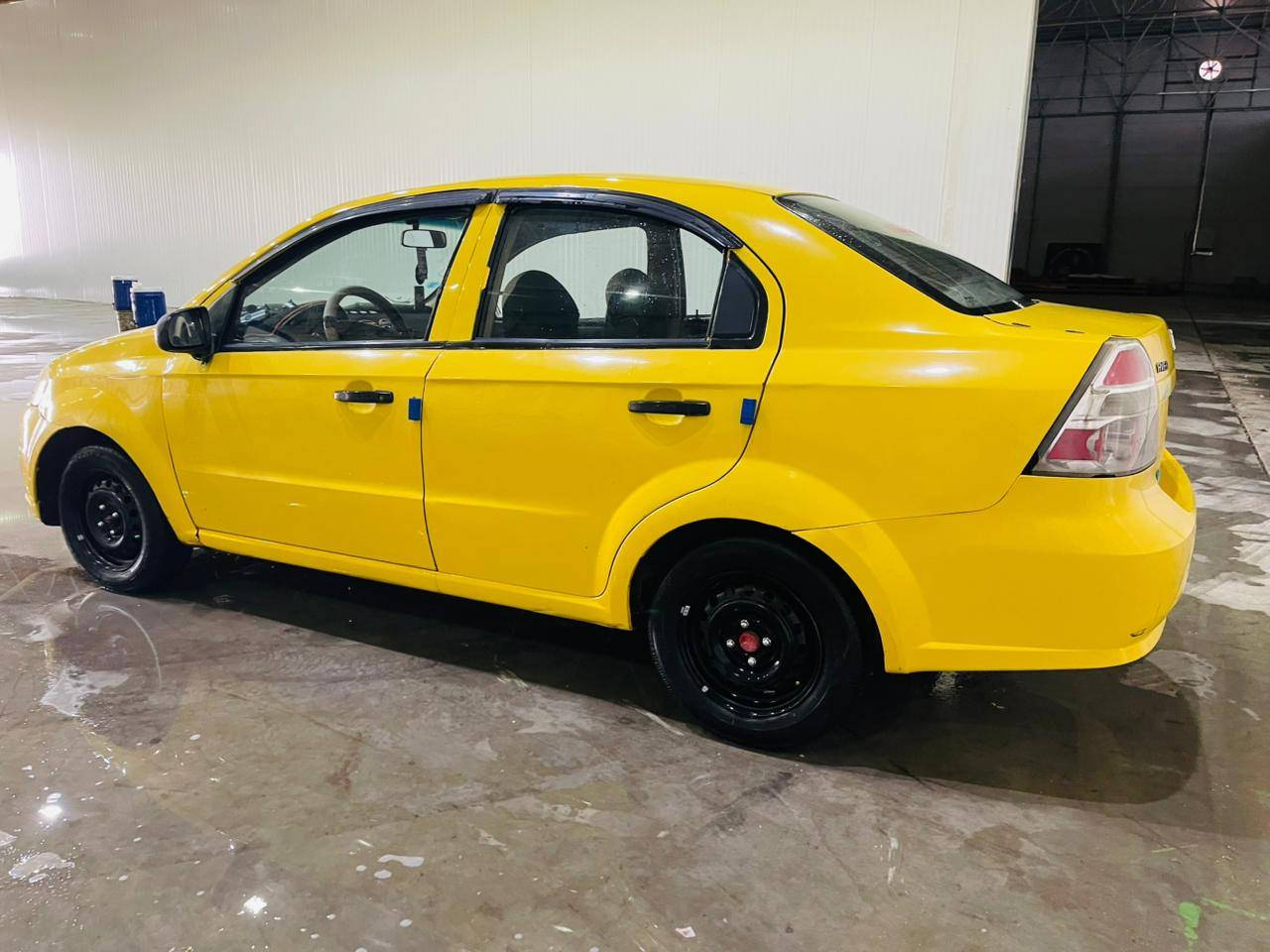 افيو 2010 مفتوح مكفوله من ضربه او صبغ لبيع كير عادي ومكينه جديد ماعيزه شي رقم نجف مكان سياره كربلاء المقدسة *********** سعر 50وبيها مجال بسيط حك جيه
