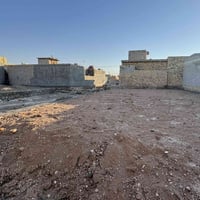 خلف الملعب • ١٠٠م • قطعة أرض