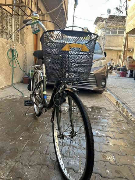 السلام عليكم بايسكل بناتي (موزه) للبيع بايسكل نضيف وحلو مبدل تاير ويل وبريك جدد حجم24 السعر45وبي مجال كلش بسيط مكاني بغداد حي العربي قرب ساحة الزهور الرقم ***********واتساب
