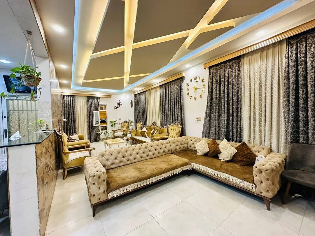 #عروض_مكتب_دعاء_الخير_للعقارات 🏡
للبيع بيت 

منطقة مزارع الحدباء قرب القنصلية

مساحة 150 متر 

طابقين ونص  معزولين كامل 

طابق الاول غرفتين غرفة سويت هول وستقبال ومطبخ وصحيات ومطبخ

طابق الثاني ثلاث غرف نوم سويت كل غرف سويت +هول ومطبخ وصحيات 

للاستفسار اكثر يمكنكم مراجعة المكتب او الاتصال 

***********

***********

***********
