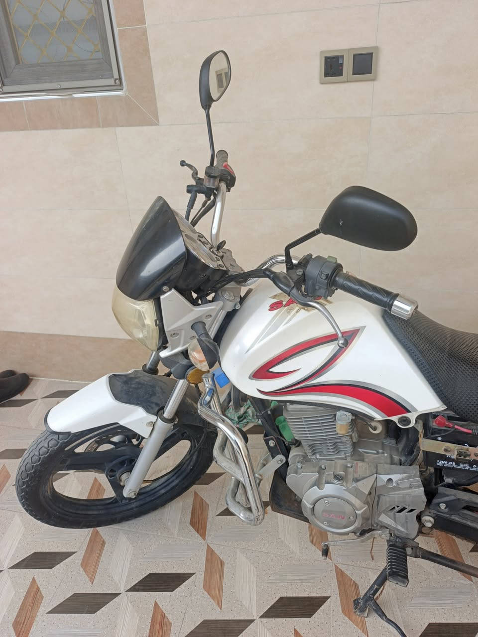 السلام عليكم سنكي مرقم اسمي تحويل ثاني يوم موديل 2016 سعره مليونين 500بيه مجال تصال رقم ***********
