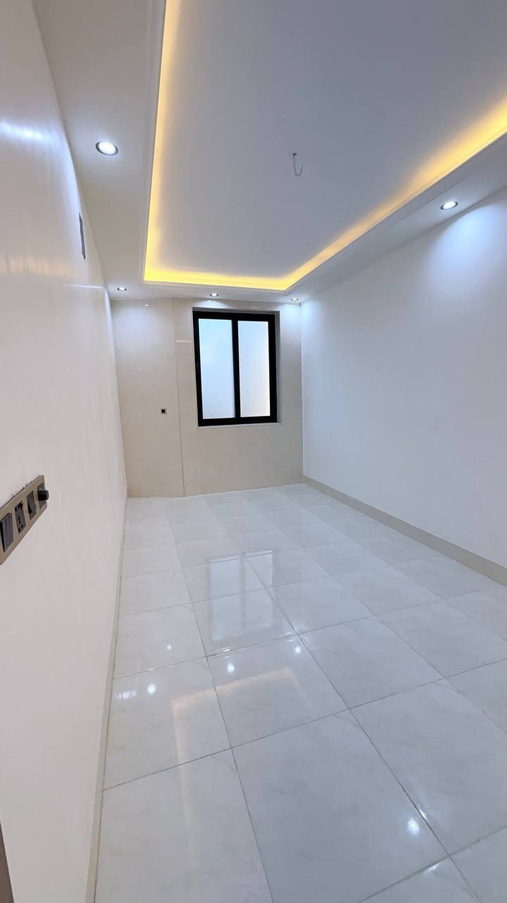 دار مساحة 130 متر حي السلام قرب شارع المطبات 
4 غرف نوم نظام سويت 
للاستفسار اكثر الاتصال 
***********
