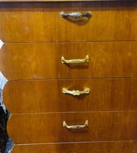 غرفه اخشاب للبيع  السعر 600 وبيها مجال 07712121623