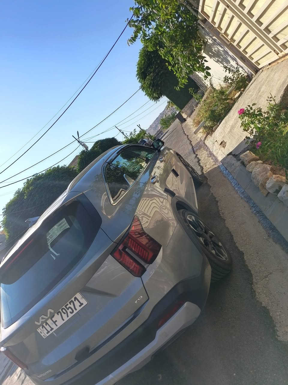 كيا سورنتو 2024 وارد امريكي شكل 25
بيع او مراوس 
4 سلندر هايبرد 1600 تيربو 
يعني التفويله 850 تمشيك
حادث سرقة راجعه نفس قطع سياره بس 3 قطع بيهن كلير اجن بدون صبغ سياره
⛔️بصمة تشغل وابواب وتشغيل عن بعد 
⛔️لايت 4 عدسات 
⛔️شاشة كبيرة 
⛔️كامرة خلفية 
⛔️حساسات خلفية 
⛔️سبعة راكب 
⛔️كشنات جلد 
⛔️كشنات تدفئة 
⛔️ كشنات كهرباء 
⛔️كامره بل اشاره 
⛔️قيادة ذاتية (حسب خطوط الشارع تقود وحدها) 
⛔️تحديد مسار 
⛔️كروس كونترول 
⛔️رادارات 4 امامية خلفية ومحيطية 
⛔️وضعيات قيادة سبورت ، نورمل ، وايكو 
⛔️سايدبريك كهربائي (بصمة) 
⛔️ اوتو هولد 
⛔️كير ماوس 
⛔️تحكم ستيرن كامل
⛔️التفويلة تمشيك 850 كيلو
⛔️كراسي جلد
⛔️مري شفط
⛔️صندوك كهرباء 
شادلها ويل 20 مال خليجي + اطار مخصص لسيارات كهرباء يعني هم بي نسبه من اقتصاد بلبانزين يقلل 2% من صرف بانزين 
بعد بيها موصفات هواي  سياره جديده خير من الله  حدايه جديده سياره اي نقص مابيها
السياره طالعه من مزاد قبل 7 اشهر ماشيه 11 الف كيلو حاليا مبدل بيها عينه ماشيه 122
[مكفوله لغود وشواصي ] 
بغداد الغزاليه 
السعر 20 وبيها مجال بسيط 
***********

