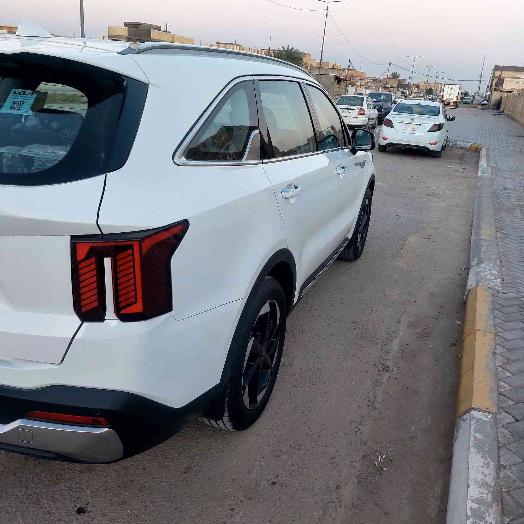 سلام عليكم سورنتو مديل 24 رقم بغداد بأسمي محرك 4 ستندر ماشيه 9 الاف فقط كفاله عامه 
مواصفات شركة الدوليه ظمان 5 سنوات 
كرسي كهرباء وجنطه شتغل عن بعد وترحيب بصمات 2 حساس تاير 7 راكب 3 قطع تبريد 
شحن موبايل وباقي المواصات معروفه بالسورنتو 
مكان سياره سماوه  السعر 268 
***********
