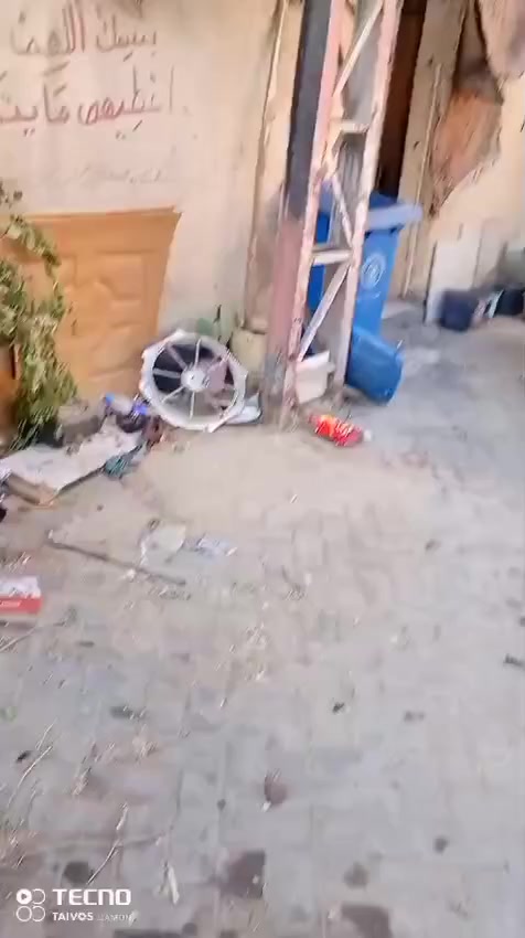 سلام عليكم بيت للبيع المساحه بالسند 252متر المساحه البناء 300متر للبيع بيت ورثه سعر المتر مليون دينار عراقي بي مجال والشراء اهلا واسهلا ابيعلك حسب السند 252متر ابيعلك ارض والبيت من الداخل نضيف صالح للسكن  الموقع الزعفرانيه شارع المعهد خلف مضخه الماء قرب مكتبه تاج المعارك  متواجد ع الفيس واتساب بخدمتكم *********** @الجميع
