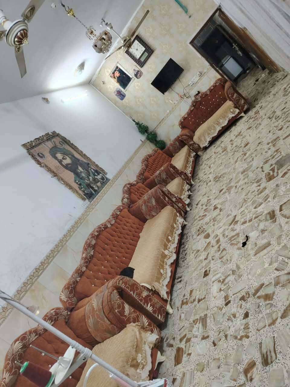 🔸 عظم الله أجورنا وأجوركم بمصاب الإمام الحسين (عليه السلام) 🔸
🏡 بيت طابو زراعي للبيع – موقع مميز خلف المستشفى مباشرة
📍 المساحة: 150 متر 📏 الواجهة: 7.5 متر 📏 النزال: 20 متر
✅ بناء طابوق نظيف ومرتب
 ✅ يحتوي على:
غرفتي نوم
صالة
مطبخ
استقبال
وطارمة 
حمام داخلي
حمام خارجي
✅ الدواخل معمولة  بالسيراميك والكاشي
✅ تتوفر جميع الخدمات:
كهرباء
ماء
مجاري كاملة
📍 موقع ممتاز قريب جداً من السوق وخلف المستشفى مباشرة.
💰 السعر مناسب وتساب مفتوح
للاستفسار ***********
مكتب المستقبل
