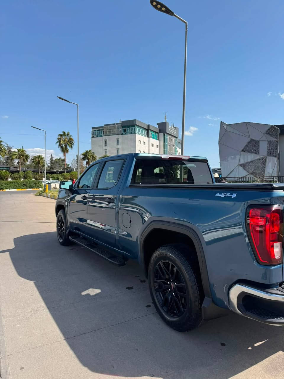 🔥 للبيع GMC Sierra 2024  🔥
✅ موديل: 2024
✅ المحرك: 2.7 تيربو
✅ الدفع: رباعي (4×4)
✅ اللون: نيلي
✅ الممشى: 28,000 ميل
✅ وارد أمريكي
✅ تشغيل عن بُعد
✅ تشغيل بصمة
✅رادار امامي 
✅تحديد سرعة 
✅ نظام المساعدة على نزول المنحدرات
✅بريك بصمة 
🔹 الضرر: بونيت صبغ، راس الجاملغ تعديل فقط.بدون صبغ 
إرباك برده فقط 

📍الموقع: أربيل
💵 السعر: 27,900 دولار

السيارة بحالة ممتازة، جاهزة للفحص بأي مكان وللجادين فقط.

📞 للاستفسار أو المعاينة، التواصل على الخاص


**إذا كنت صاحب هذا الإعلان وتريد حذفه لأي سبب، رجاءا أرسل رسالة إلى الدعم الفني**