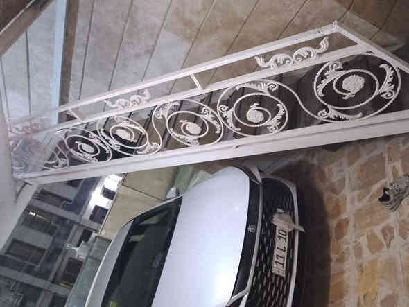 للبيع درج حديد مع محجر ***********
