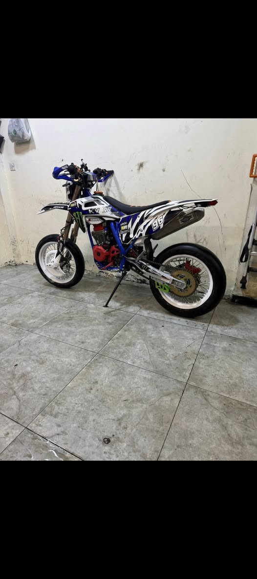 سلام عليكم
للبيع قفاز CRX الأصلي حجم 42
حجم المحرك 350 cc 
4 ولف شلعه ومعدل فول 
عقل رياضي فصله السرعه الحقيقية 170
***********
