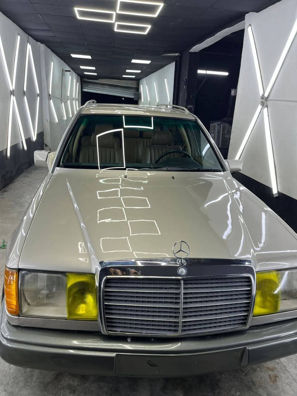 سلام عليكم مارسدس دب استيشن موديل 1990بدون حادث قاعدة دبل واحد مصلح كير ومحرك بطة 2500رقم صلاح الدين عاج شرط تحويل وكالة سقف تنتة غرفة جلد سعره42$وبي مجال مكاني كركو*********** كركوك, العراق
