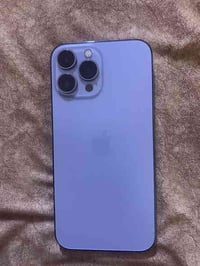 13 برو ماكس ذاكره 256 شرق اوسط بطاريه 90 تلفون كلش نضيف وجديد. مكفول م...