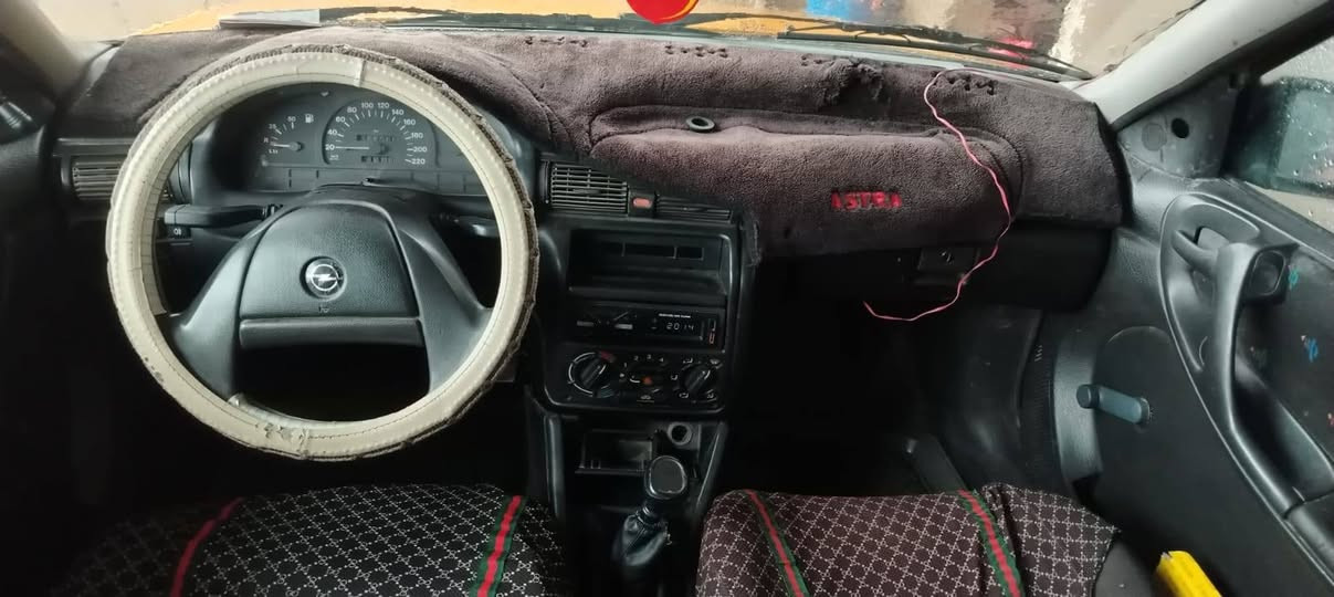 السلام عليكم
سياره استرا موديل ٩٣للبيع  مابيه اي ضرر
سياره جاهزا مال جناي
اي عيب مابيه شرط التحويل  مكان كركوك ناحية يايجي سعر خاص ***********
