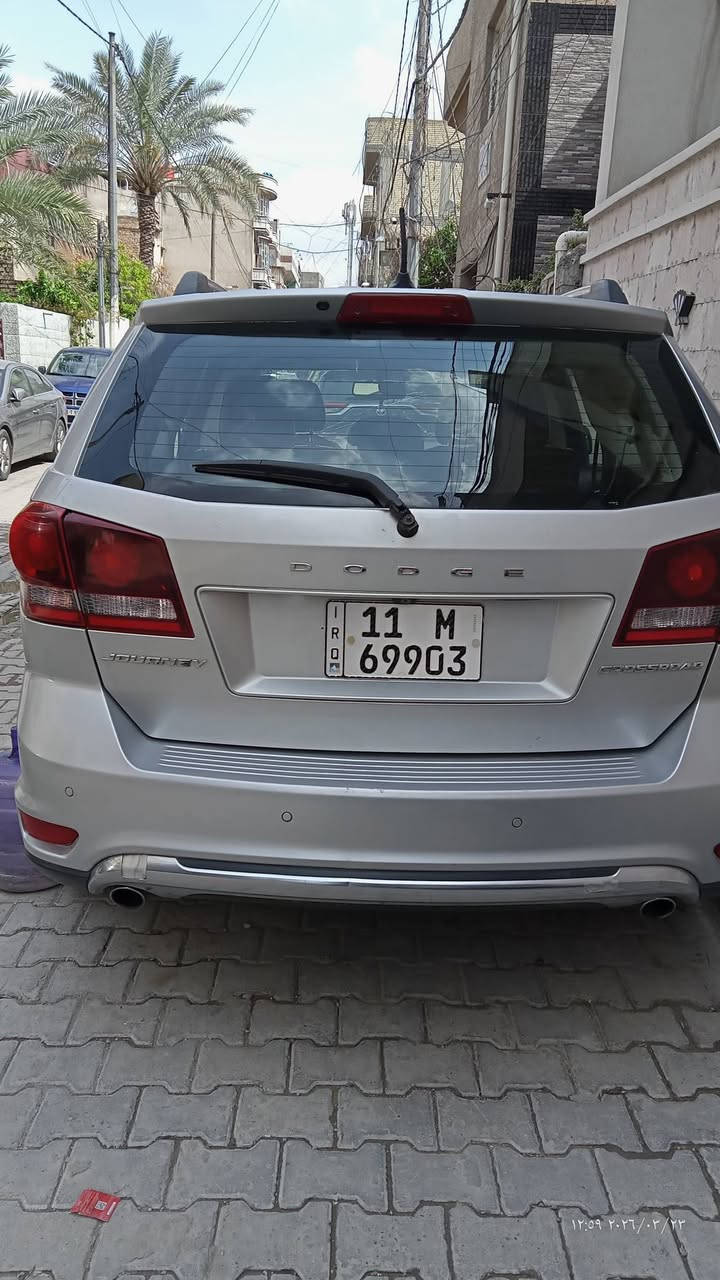 سلام عليكم
دوج جورني2014 فول مواصفات فئة كروسرود سته سلندر سبعه راكب ثلاث قطع تبريد وبصمه حادثه باب السايق
3c4pddgg5et262233
فتحة سقف وشاشه كبيره 
محرك سته سلندر 3600
رقم بغداد الجديد باسمي 
السياره جاهزه ومابيه نواقص
مكانه بغداد الحريه 
السعر 118 وبيه مجال بسيط
***********  بيه واتساب
