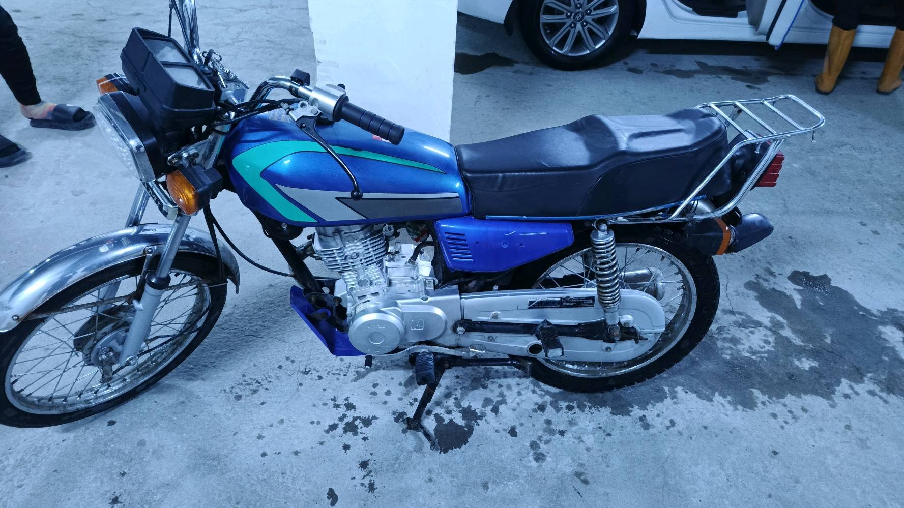 دراجة نضيفة واتخبل تاخذها تترحملي ومداريها دهن وبانزين ومستعجل على بيعتها لان عندي قصد مال جامعة اريد اسدده 