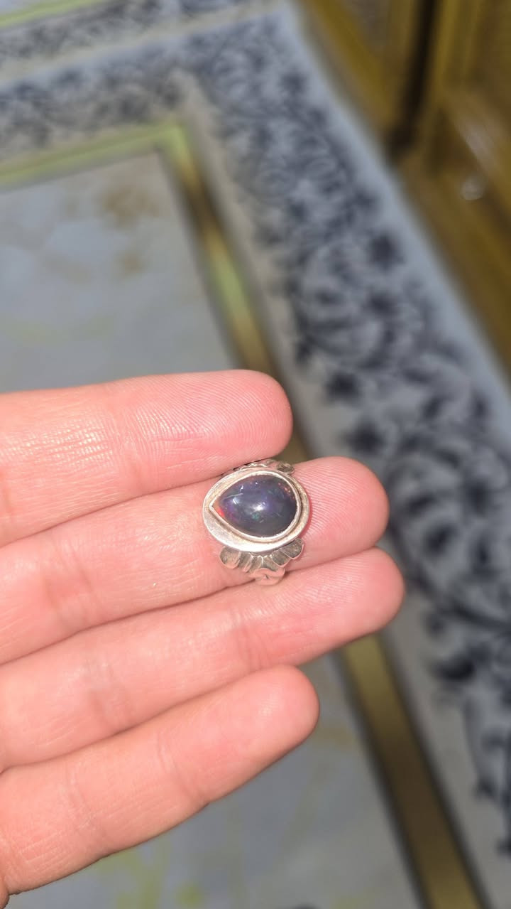 اوبال إثيوبي شكل دمعه ناعم قياس 13 لبيع مكاني نجف ***********
