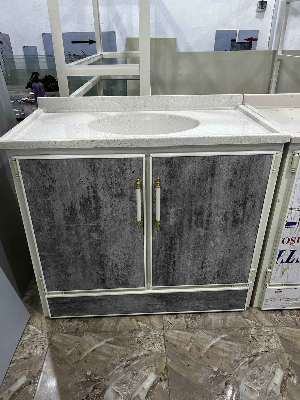 سنكات شغل جديد حطاطه
تحشا خشب 
الرفوف بنل حجل قلاب.  
سنك قياس متر سعر 90 الف  
سنك قياس متر ونص سعر 125 الف 
سنك قياس متر و20 سعر 110 الف
يتوفر توصيل داخل الرمادي
يتوفر كافه الاوان. وايضاً يرهم مراوس بمستخدم 
***********  محمد الكردي
