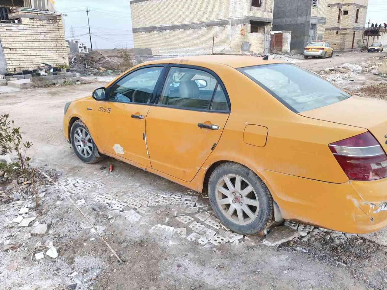 السلام عليكم جيلي موبل موديل١٢ للبيع رقم بغداد بسمنة مصفرة هيئة وغرامات محرك كورلة ١٦٠٠ السيارة ابيعها على هاي الوضعية كير ومكينة مكفولات مكاني بغداد الشعب 
السعر ٢٨ وبيهة مجال بسيط 
للاستفسار الاتصال على الرقم ***********
