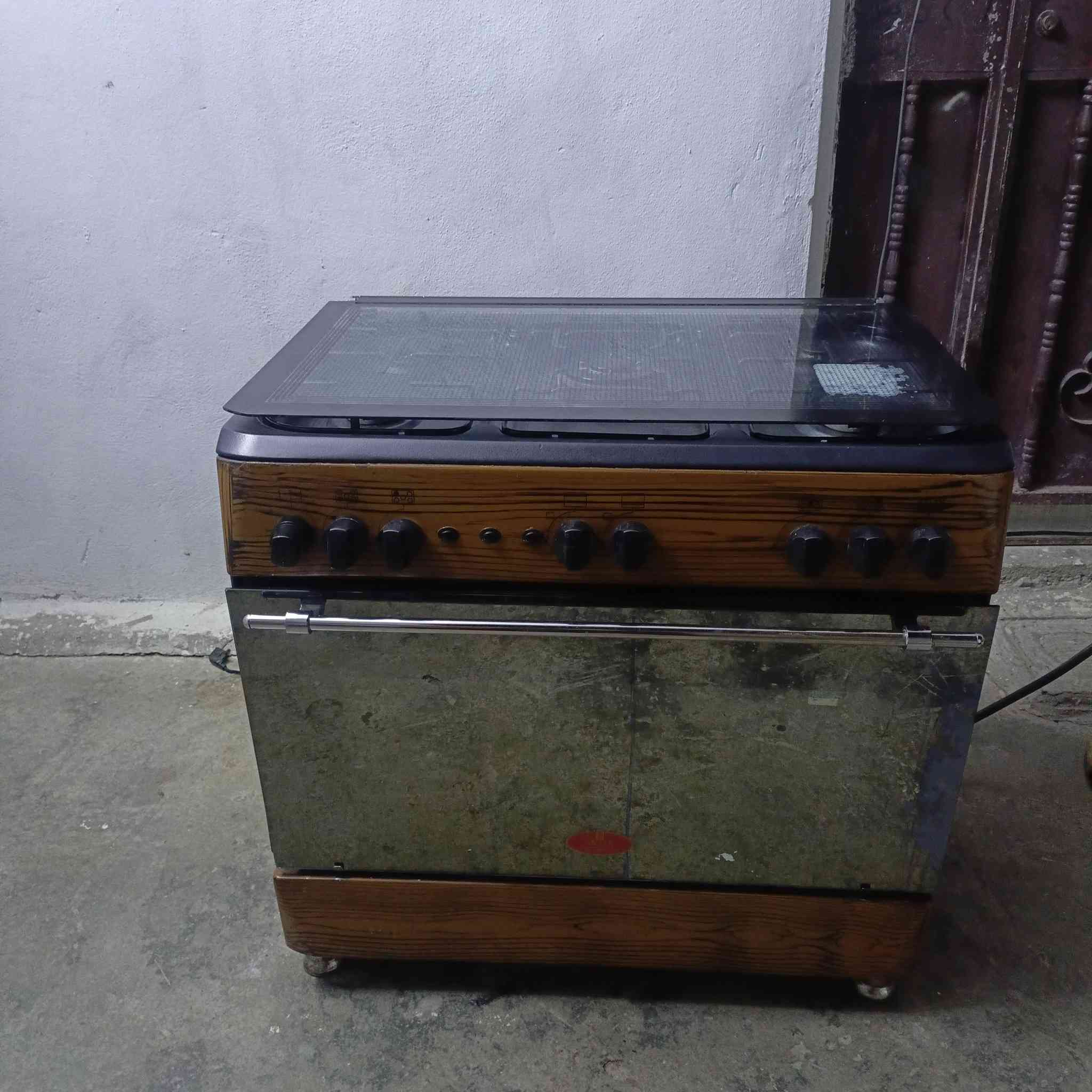 طباخ تركي شرط الشقل فوك وجوه شرط نظافه للبيع السعر 135 المكان كركوك حي العروبه  الاستفسار على هذا الرقم ***********
