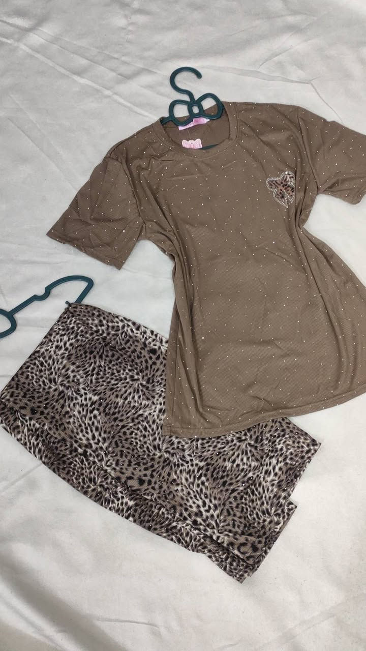 تراك نسائي كريش
الخامة كريش ستراس الاصلية
قياساته xxl,xl فري سايز لحد وزنه 80 
السعر قطعه ب10 فقط


**إذا كنت صاحب هذا الإعلان وتريد حذفه لأي سبب، رجاءا أرسل رسالة إلى الدعم الفني**