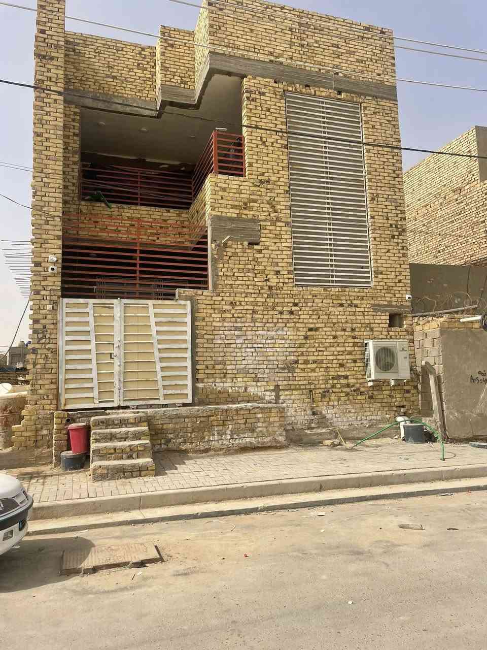 بيت للبيع حي الزهراء المساحة 160 م خلف علوة الخضار مطلوب إسكان بناء 2023 المنطقة مخدومة تبليط مجاري 

الطابق الاول : غرفتين صالة واستقبال مطبخ وصحيات داخلية وصحيات خارجية

الطابق الثاني غرفتين وصالة ومطبخ وصحيات داخلية
للاستفسار الاتصال على الرقم ‭0783 099 4009‬
