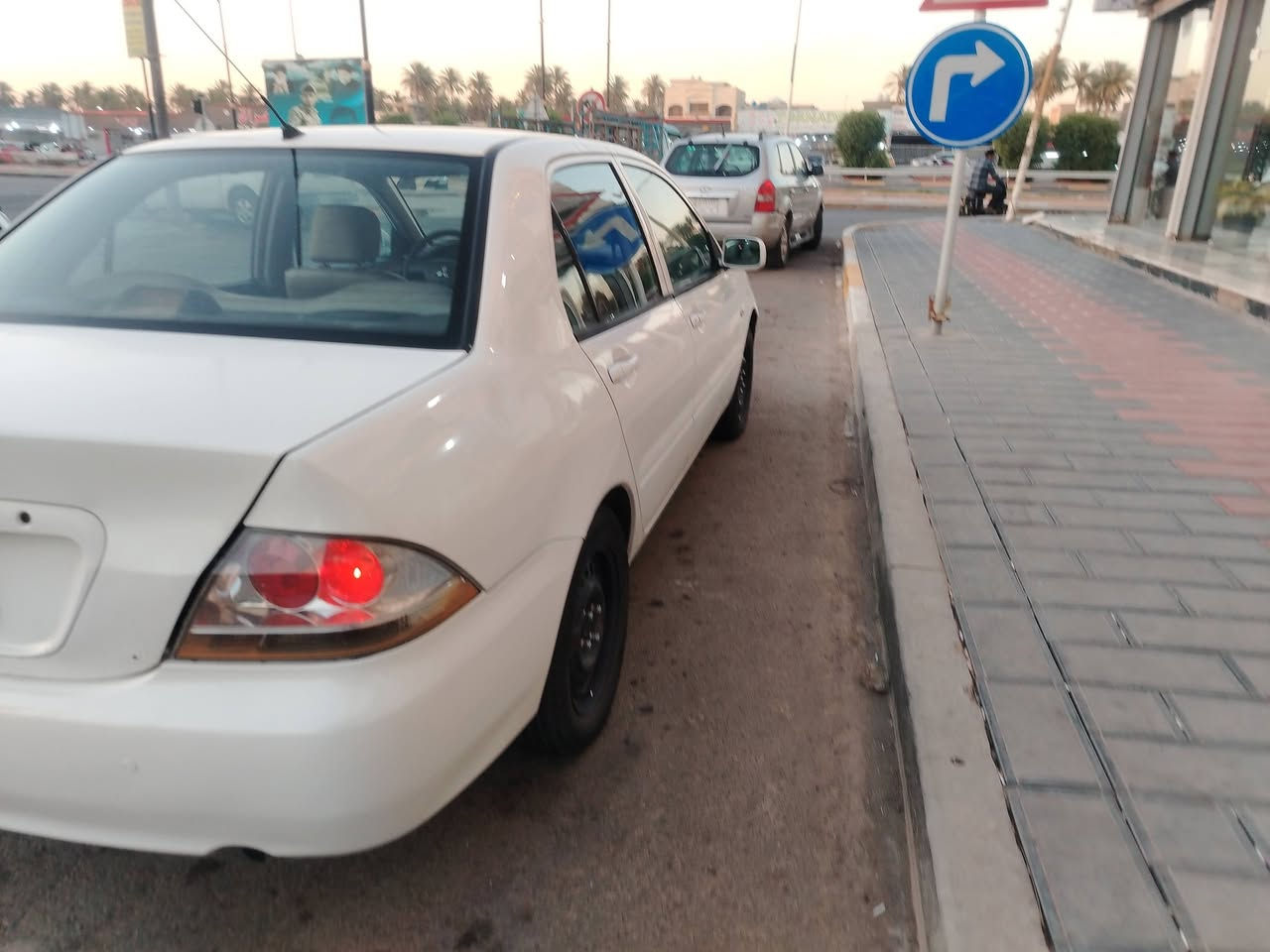 السلام عليكم لانسر موديل 2011
شركة العامه بغداد رقم تحويل مباشر
مواصفات السيارة
اوتوماتيك تبريد تدفئة
سنترلك ريمونت سويج مع سويج عدد2
حساس خلفي
تخم تاير باتري جديد
سيرفس عام صدر كامله
سعر 76
مكان بغداد حي الخضراء
للاستفسار الاتصال على الرقم
 ***********
